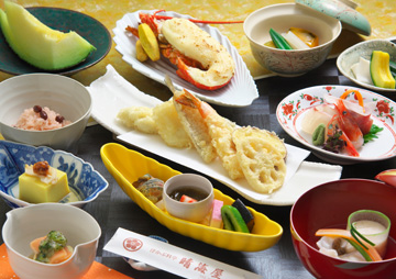 和食の達人が手間隙かけて作る 彩豊かな日本料理を