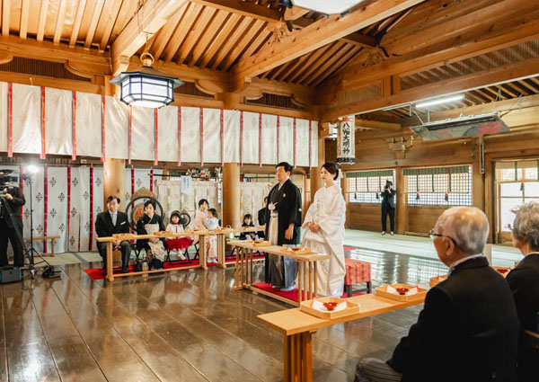 函館八幡宮境内の神前式
