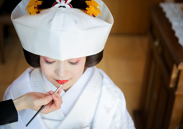 花嫁衣装は断然 白無垢 色打掛 なワケ 神社結婚式のコラム 神社結婚式 Jp