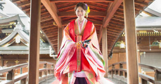 コラム大河ドラマで大注目の平安装束「十二単」は結婚式で着られる！にリンクするバナー